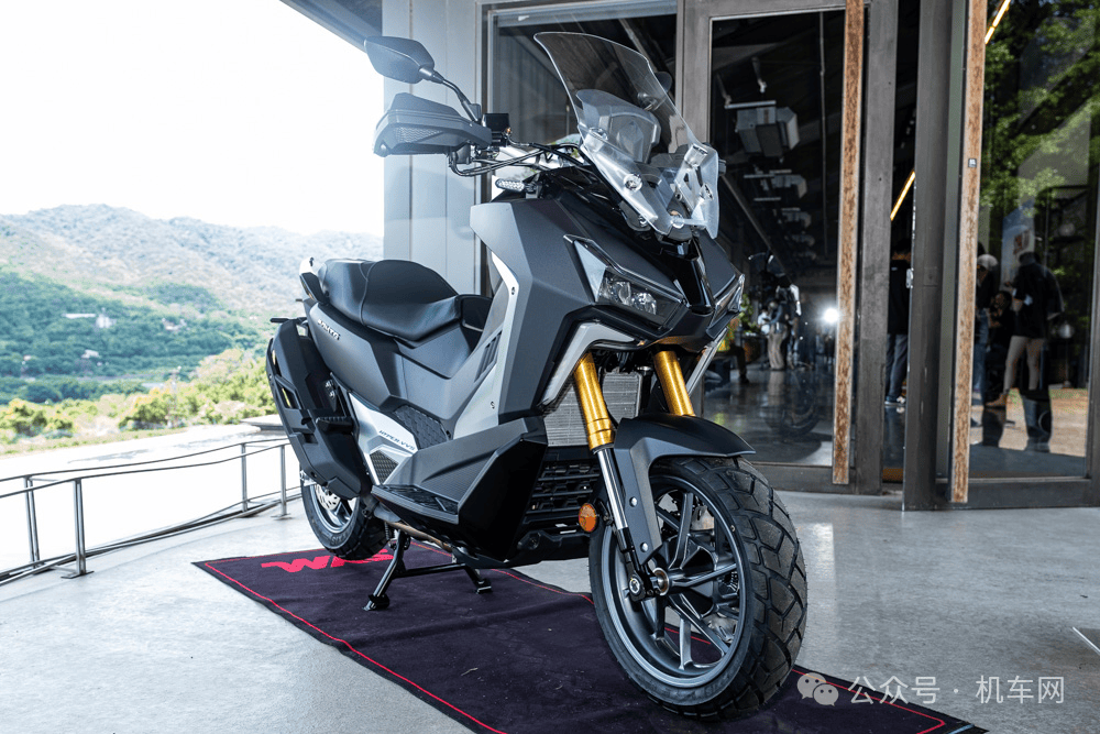 三阳发布新款400adv踏板,中置可变气门引擎,售价约5.5万元