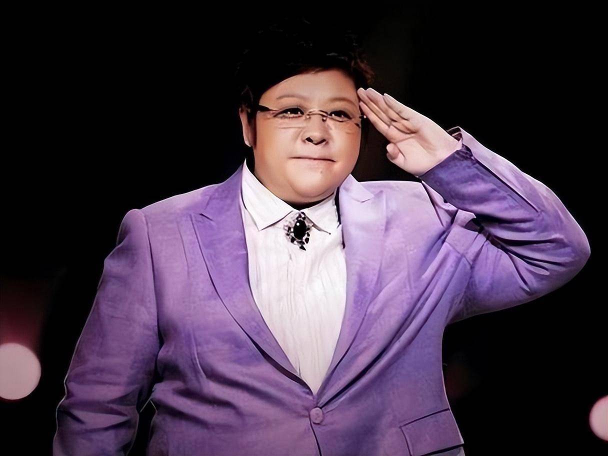 韩红曾自曝大学时是"校花",看了她18岁的照片,我被惊艳了!