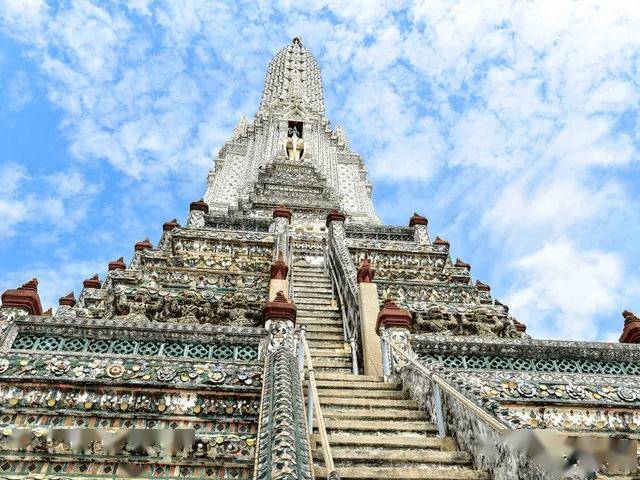 郑王庙有"泰国埃菲尔铁塔"之称.