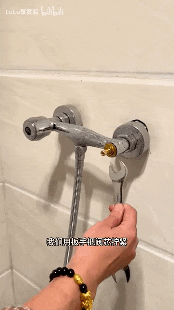 "80后"女生靠"修水龙头"一夜爆火,50万网友疯狂点赞:姐妹,你配享太庙!