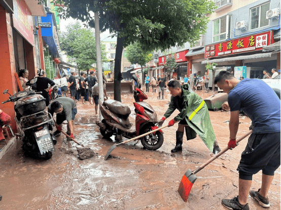 马边全力以赴开展抗洪救灾工作_道路_群众_荣丁镇