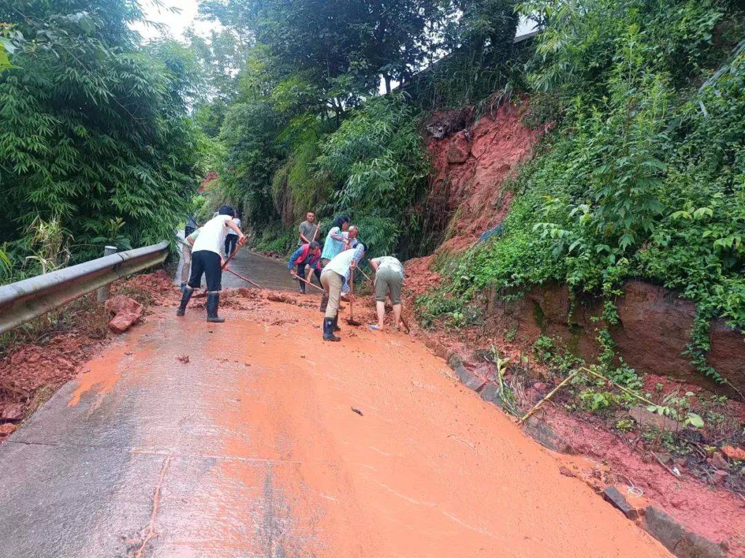 马边全力以赴开展抗洪救灾工作_道路_群众_荣丁镇