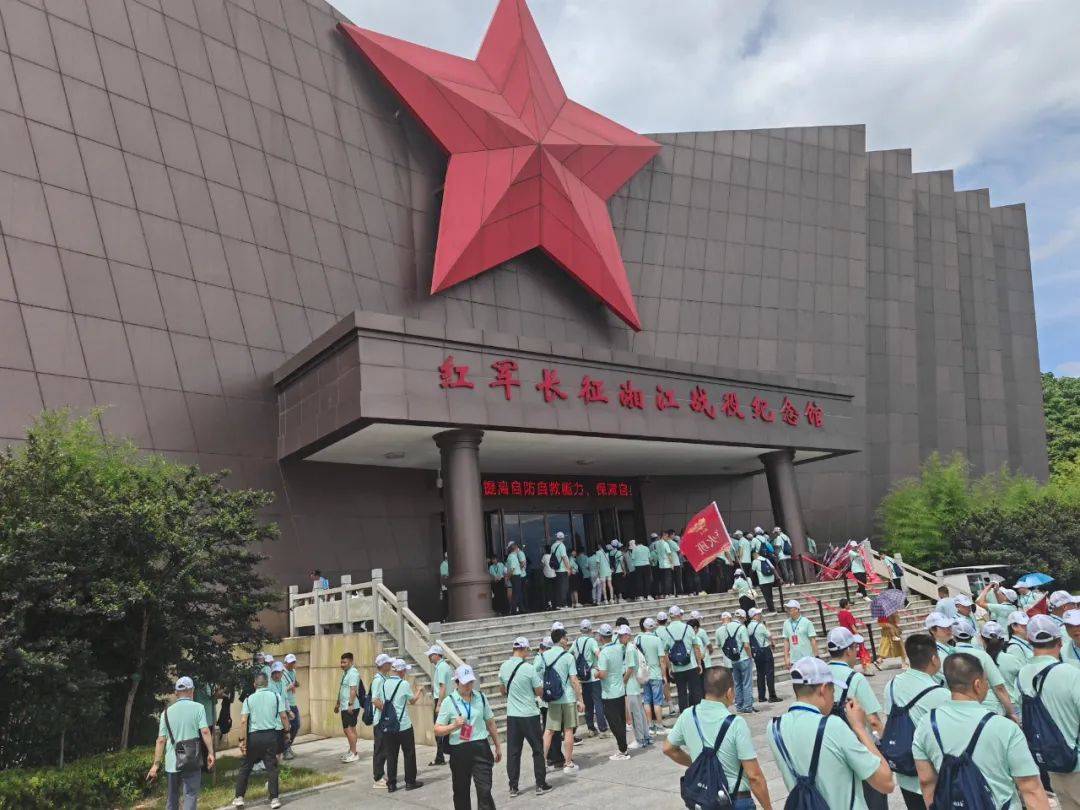 暑期红色旅游热度高 小县城迎来"大流量"