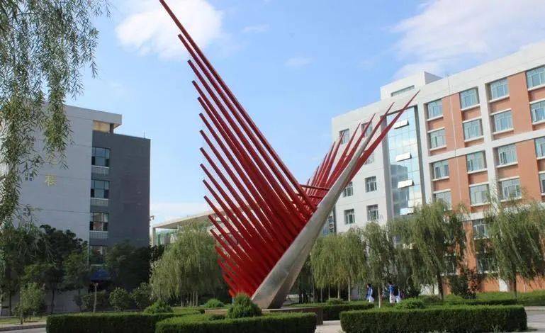 追逐光的少年再一次焕发了勃勃生机张家口一中校园朝阳西大街36号绿意