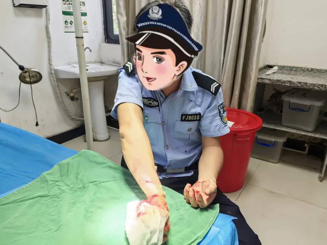 江西一家三口袭警被刑拘,拿水果刀,铁锤追打民警致腿部,手部多处受伤