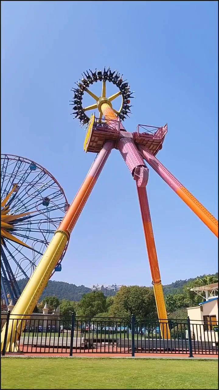 大摆锤太刺激了 九十度大摇摆