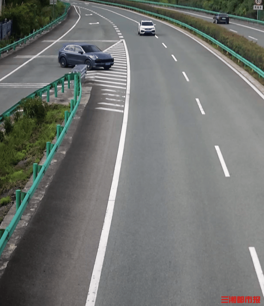 最快出警又"上新"!女子高速刚倒完车,前方出现两名交警