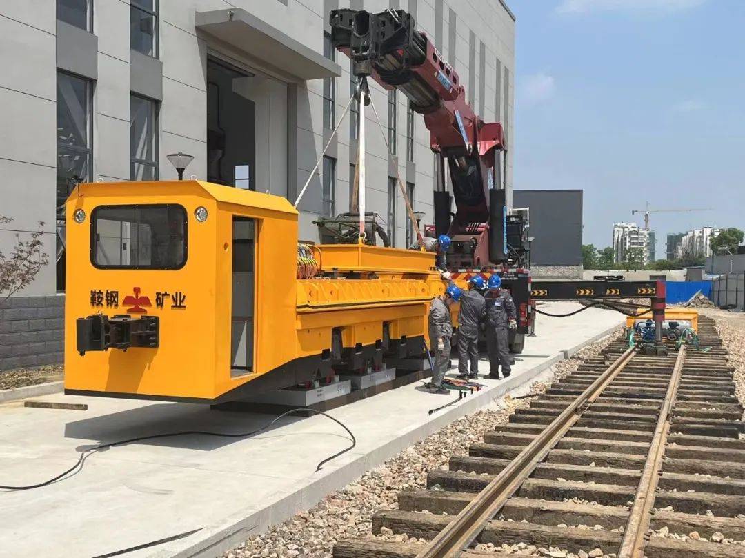 新质生产力〡架线式工矿电机车:工业脉动中的绿色引擎,未来智能运输的