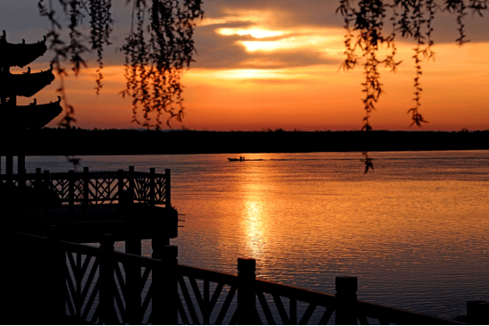 素有"草原明珠"之称  月亮湖旅游区位于白城大安市月亮泡镇境内