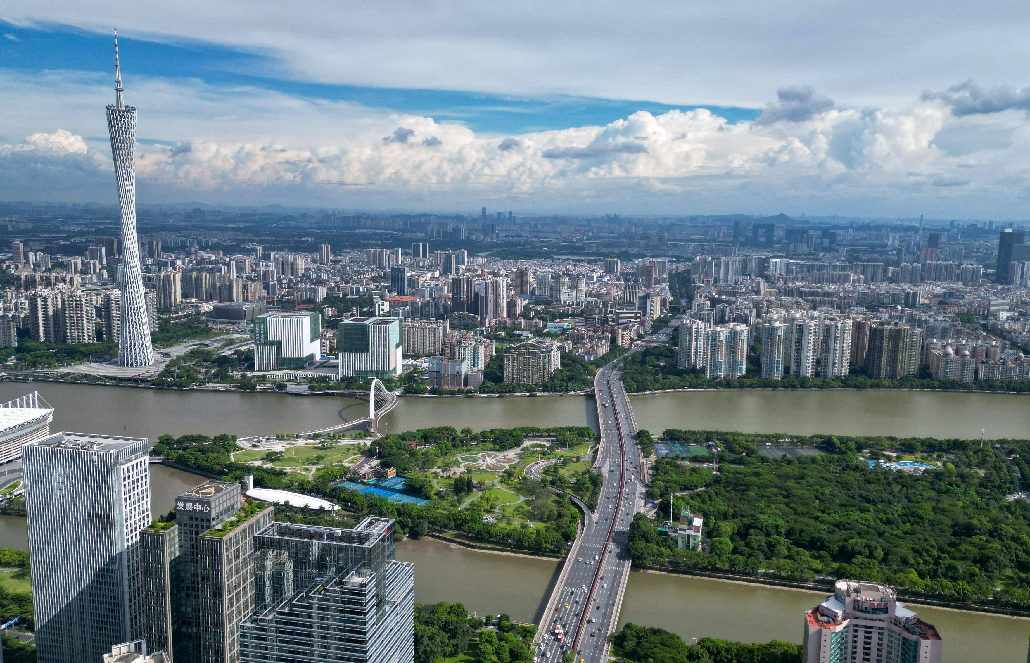 推动广州高质量发展道路越走越宽广从一条狭窄的沙路到城市交通大动脉