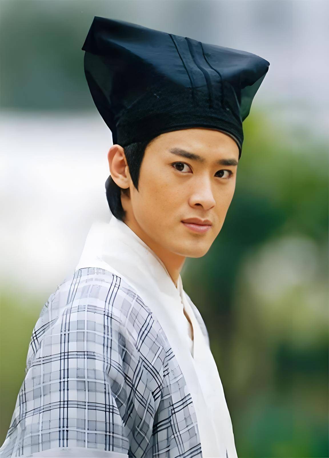 一句话决定拳王生死,王思聪对他恭恭敬敬,任泉的背景究竟有多牛