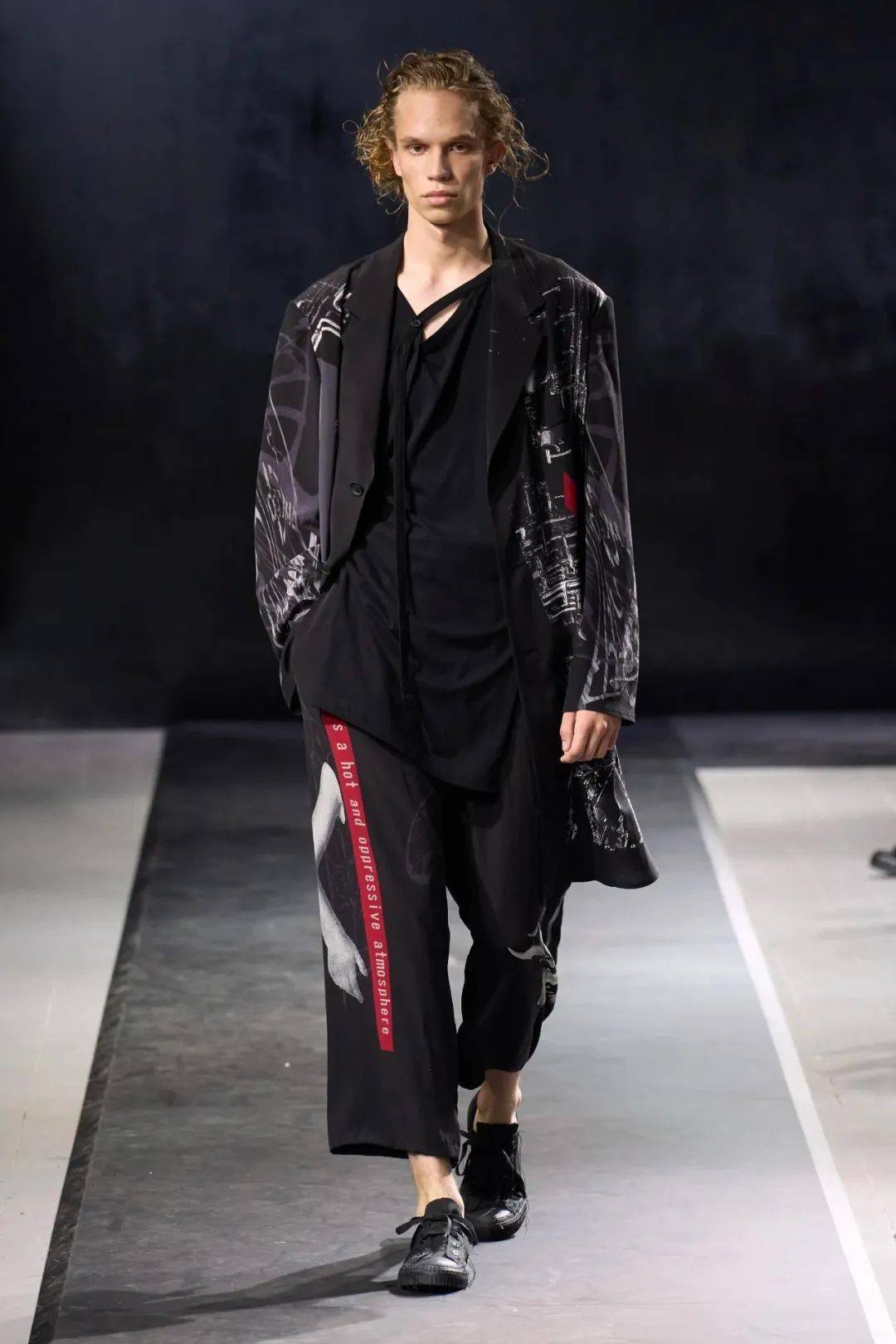 山本耀司yohji yamamoto 2025春夏男装系列发布!_服装_公众_作品
