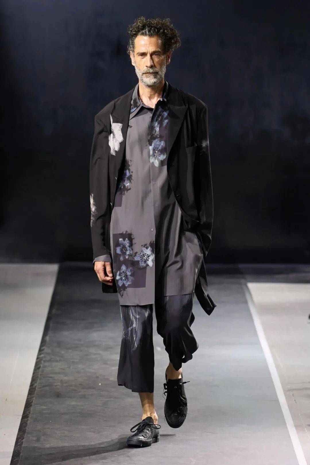 山本耀司yohji yamamoto 2025春夏男装系列发布!_服装_公众_作品
