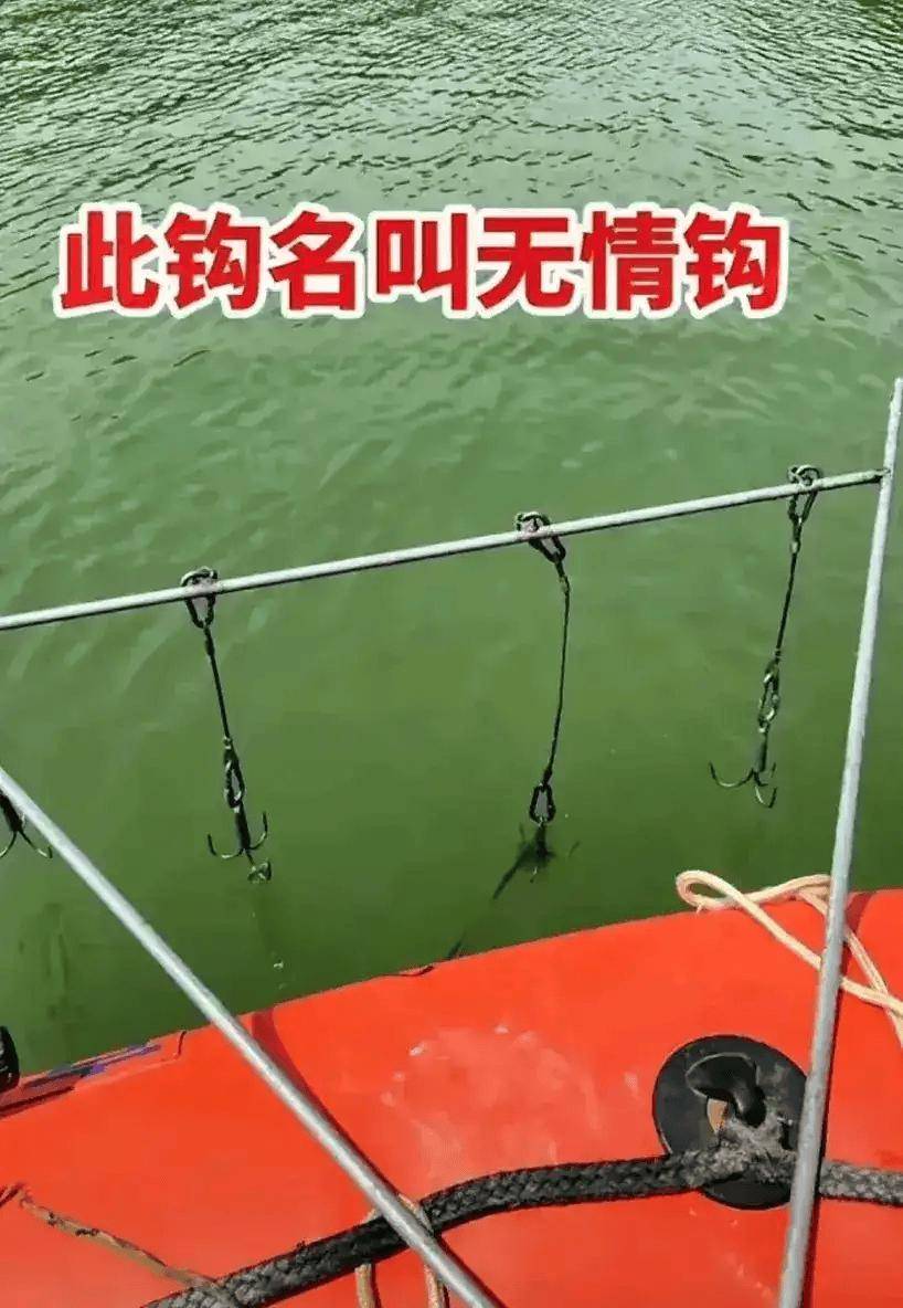 提前批没录上被妈妈说了,18岁男孩跳河,无情勾捞出时爸爸心已碎