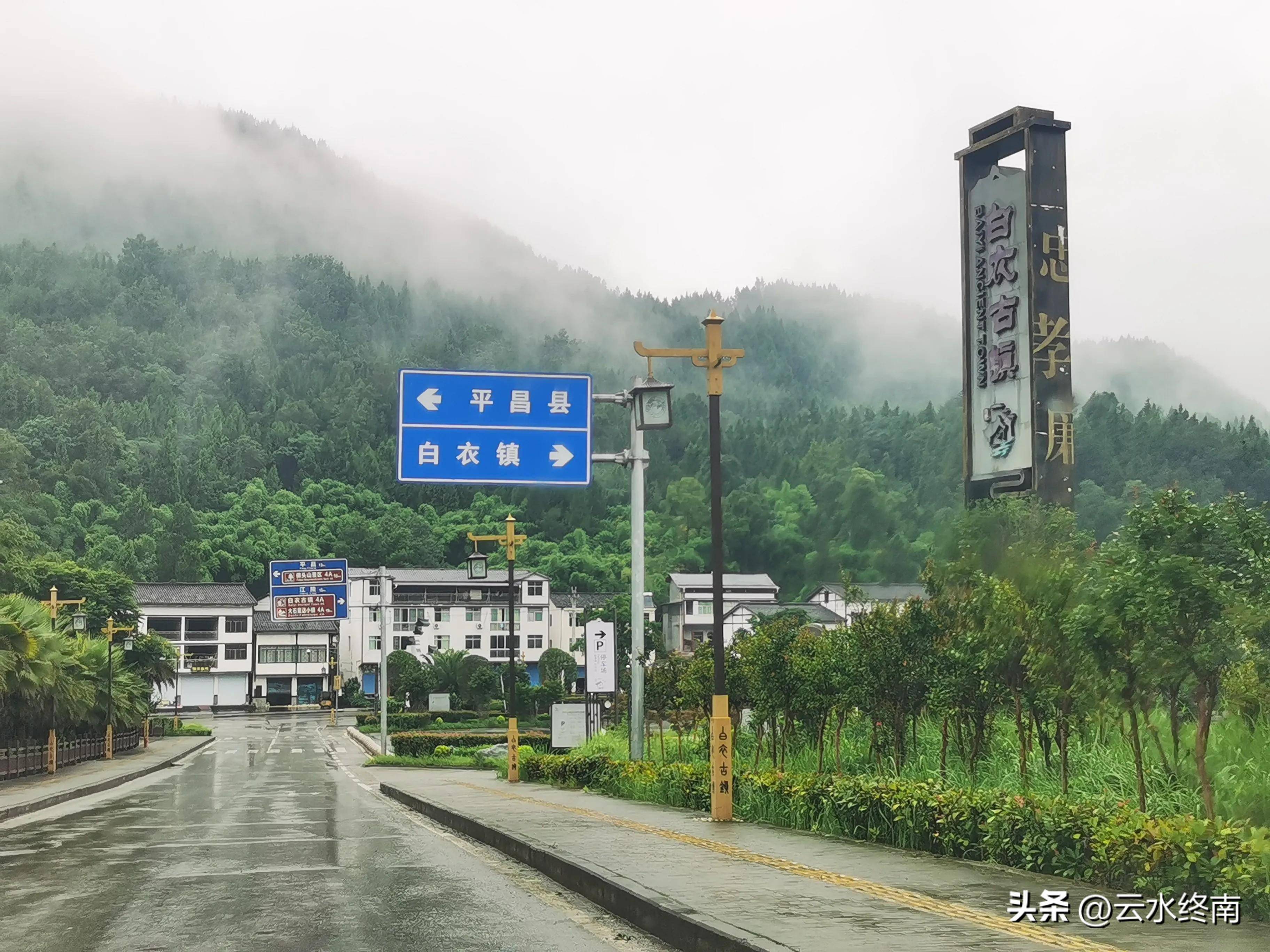 川东这古镇号称大巴山第一镇,特产是美人:但我遇见心灵美的老汉