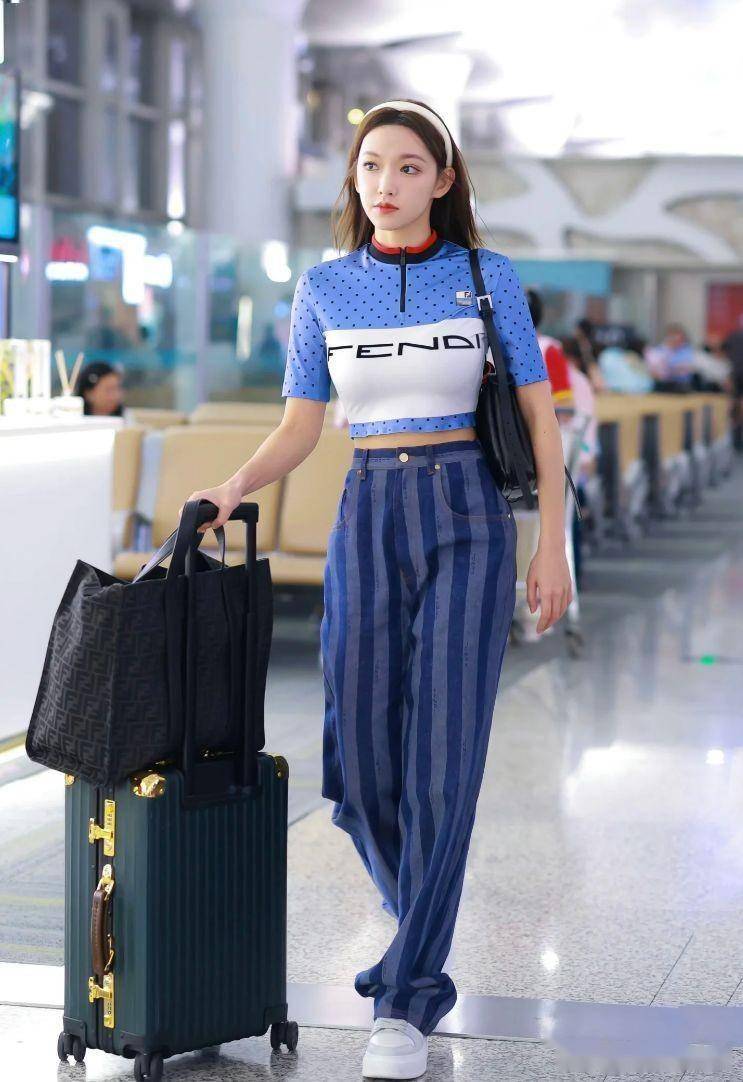 程潇穿奢侈品走机场,这件上衣5400真的不理解