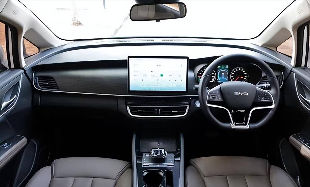 比亚迪m6海外售价约16.98万元起,开始赚老外钱了!