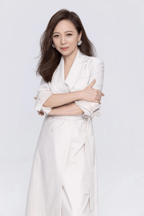 邓萃雯饰演瘦马么红饰演灯罩白凯南饰演牛布李宗雷饰演刘慕飞*最终