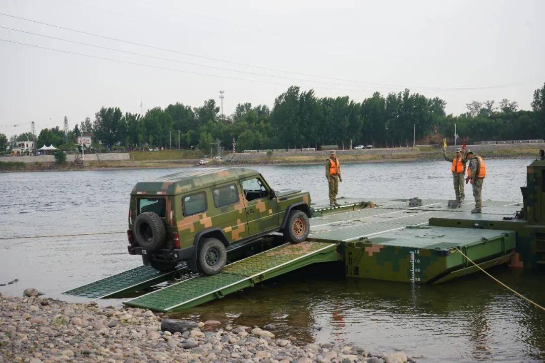 桥车合一,看自行舟桥华丽"变身"