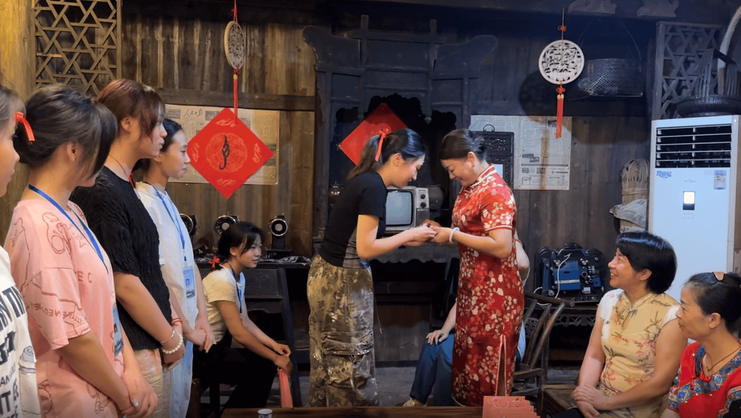 江永:女书学员行"成人礼"弘扬传统美德_江永县_文化_活动