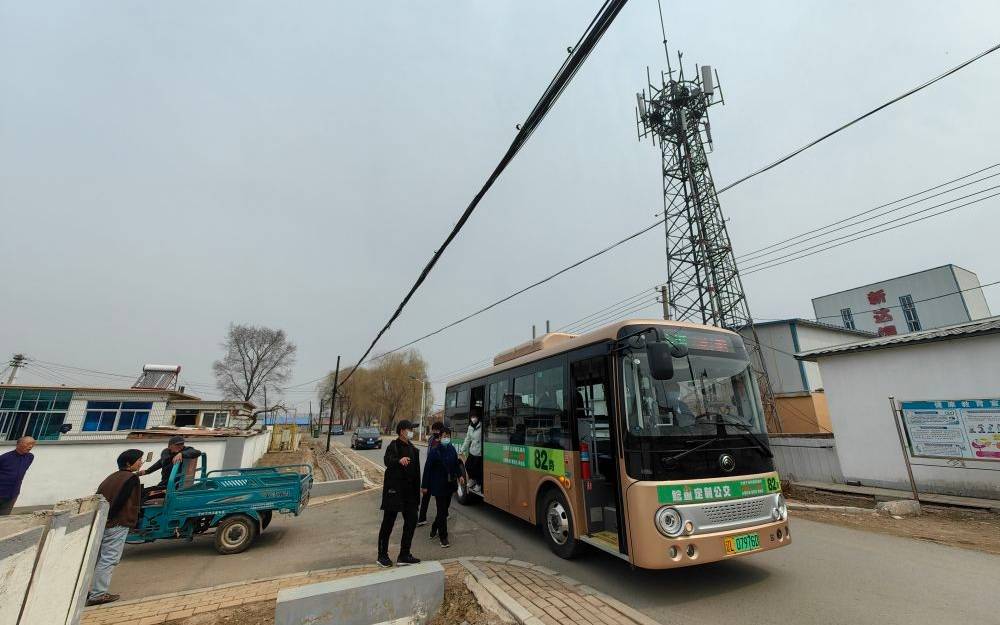城郊公交客流不足，并非只有“停运”一条路 | 新京报社论_运营_线路_地方