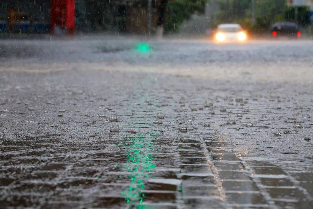 户县大雨图片