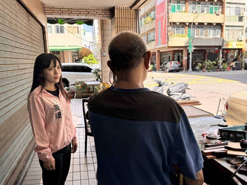 黄捷自曝勘灾照，媒体人：连民进党议员都想跟她切割_高雄_赖品妤_导报
