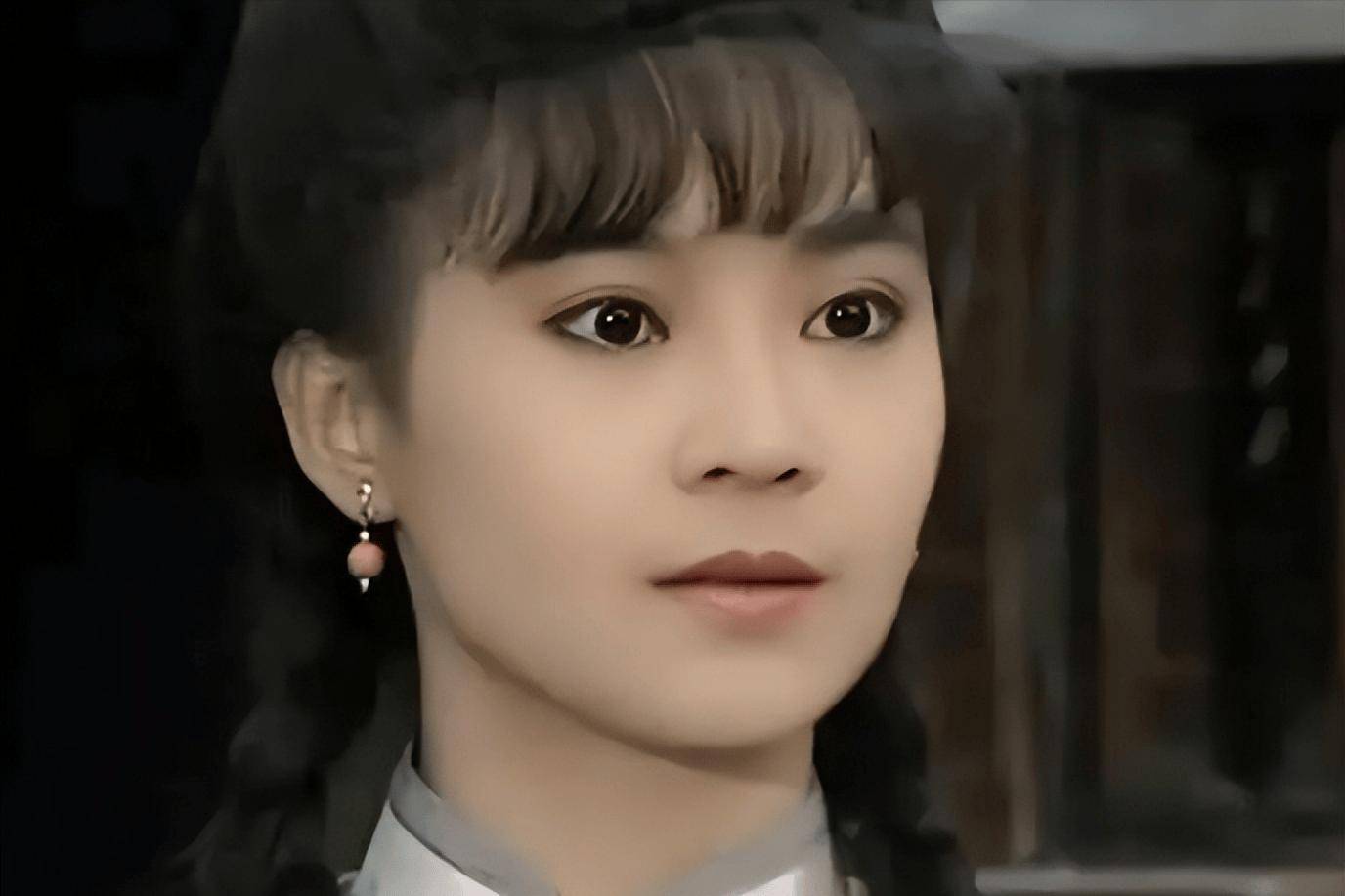 她为男人与琼瑶翻脸,婚后却遭背叛,被骗800万,如今怎么样了?