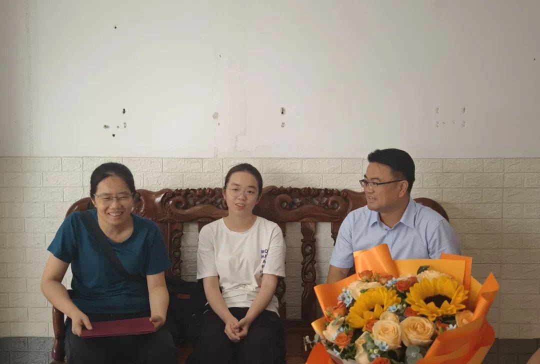 梁金昌走访慰问荣录清华大学优秀学子张悦远
