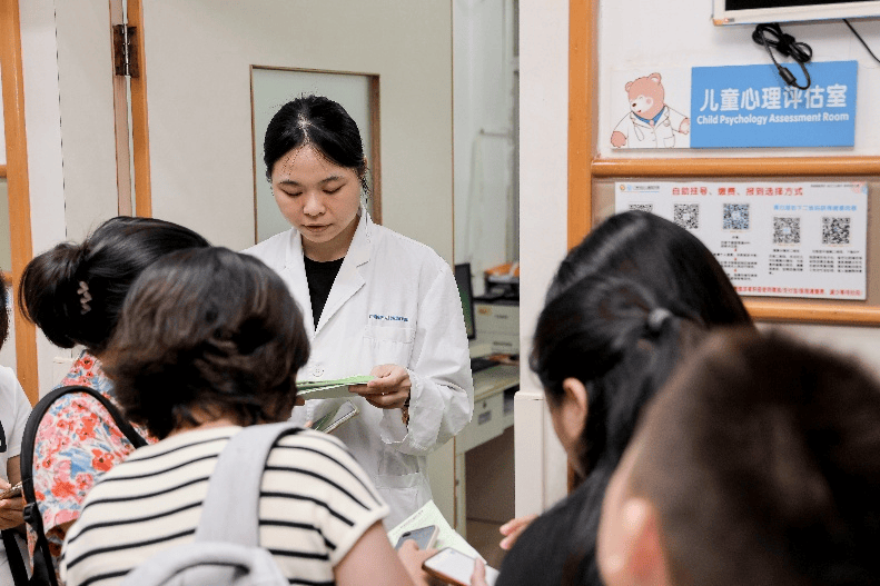 卫健委罕见病防治与保障专家委员会成员,广东省罕见病质控中心主任