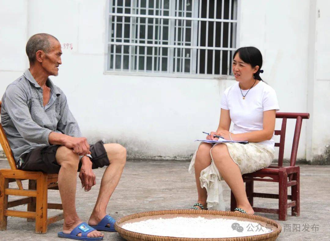 刘琴 摄宋晓平了解情况后,多次走访调研,收集群众意见建议,在镇人代