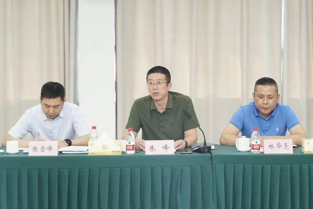 7月31日下午,市委书记于会游以市人大代表的身份,走进乌镇镇人大代表