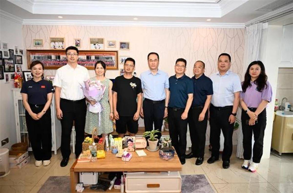 石家庄市委书记,市长看望孙颖莎家人