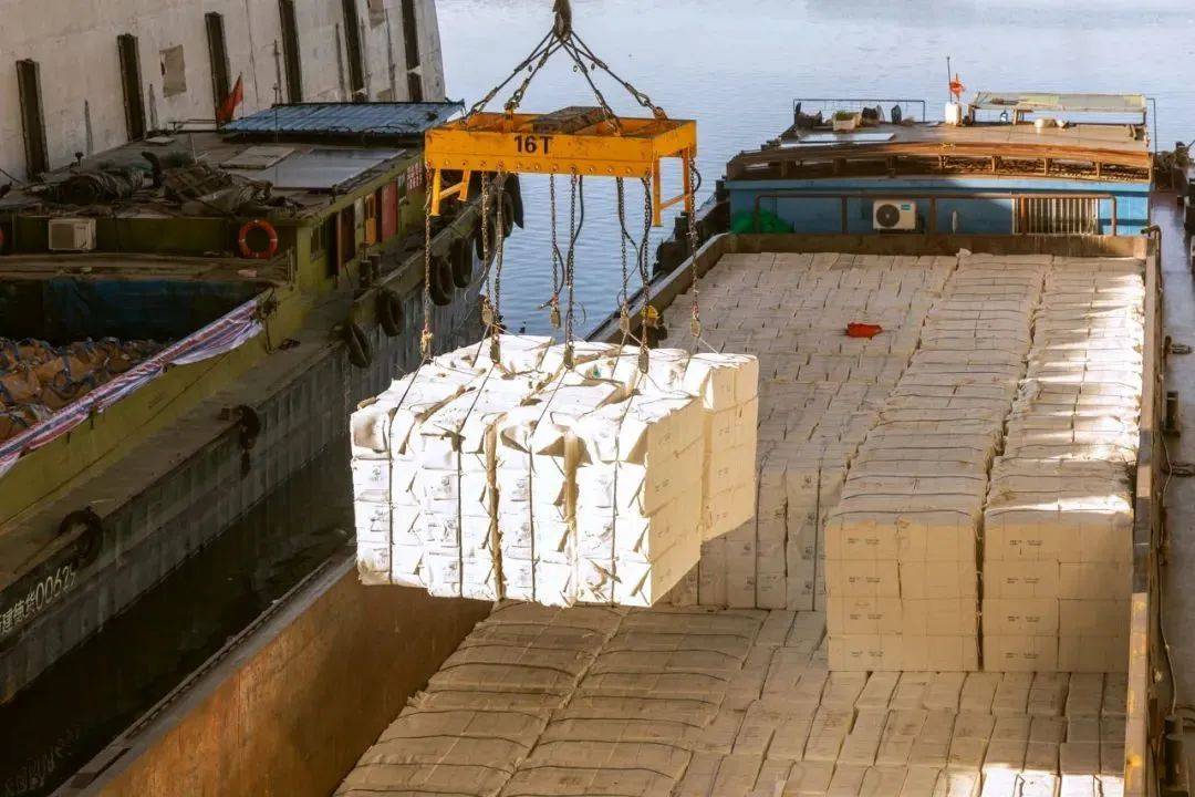 集成打造港口航运物流基地,陆港现代物流基地,空港综合服务基地,不断