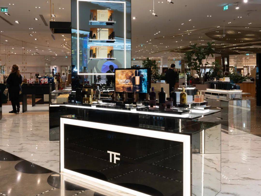 迪拜老佛爷百货七夕献礼!500迪拉姆代金券,快来领取你的浪漫好礼!