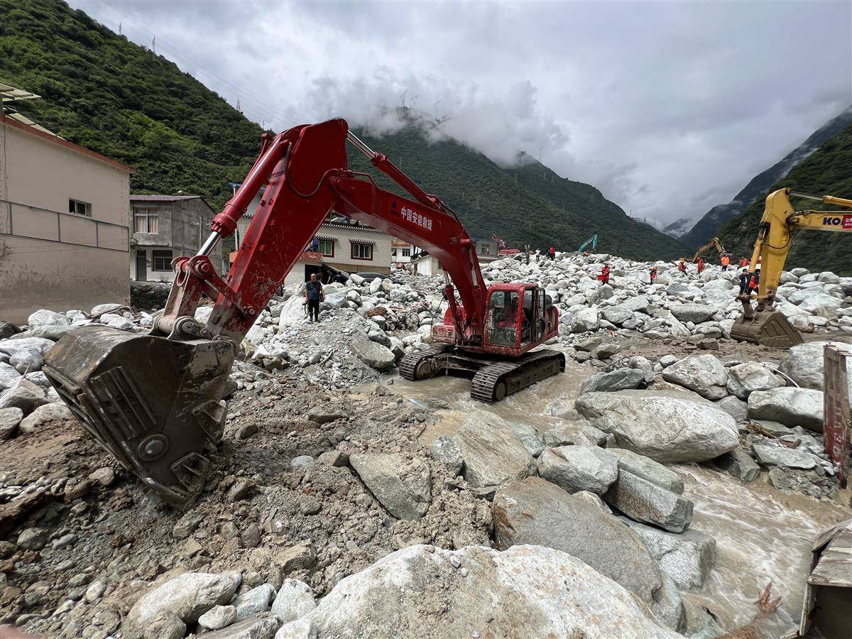 四川康定泥石流灾害现场划分11个搜救区域,中国安能从两个方向展开