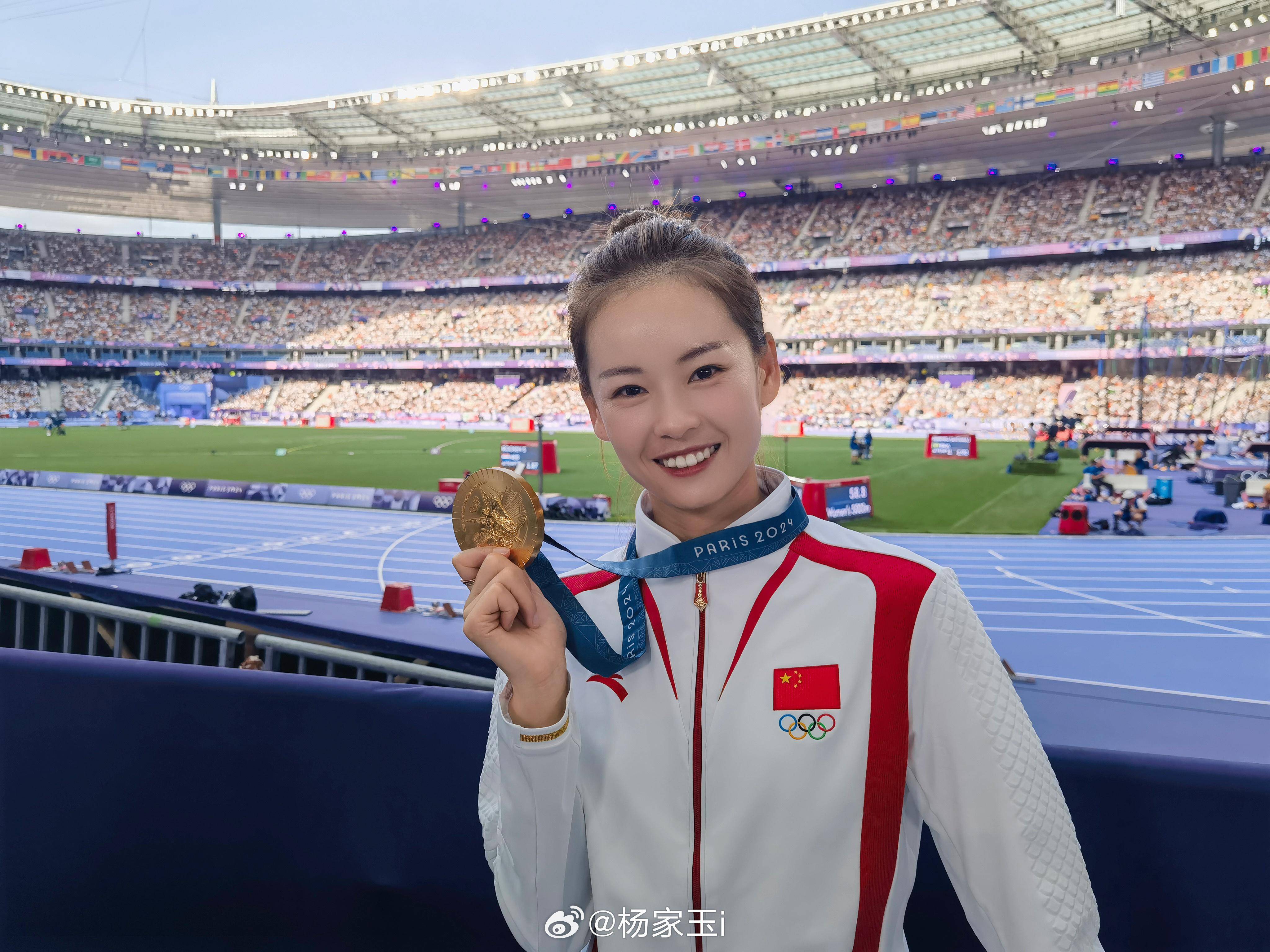 也是大美女一枚,一直被誉为中国的莎拉波娃,是不少粉丝心中的网球女神