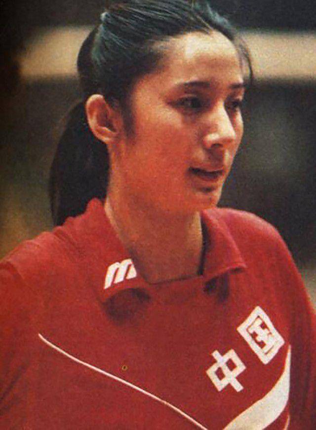 被称为女排第一美女,与前夫离婚后再嫁美国人,今56岁生活滋润