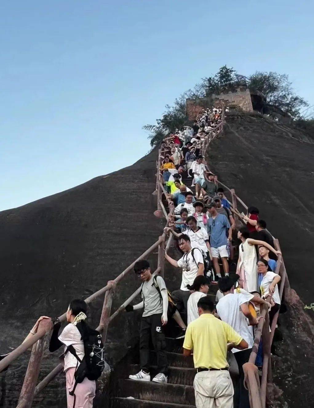 丹霞山天梯图片