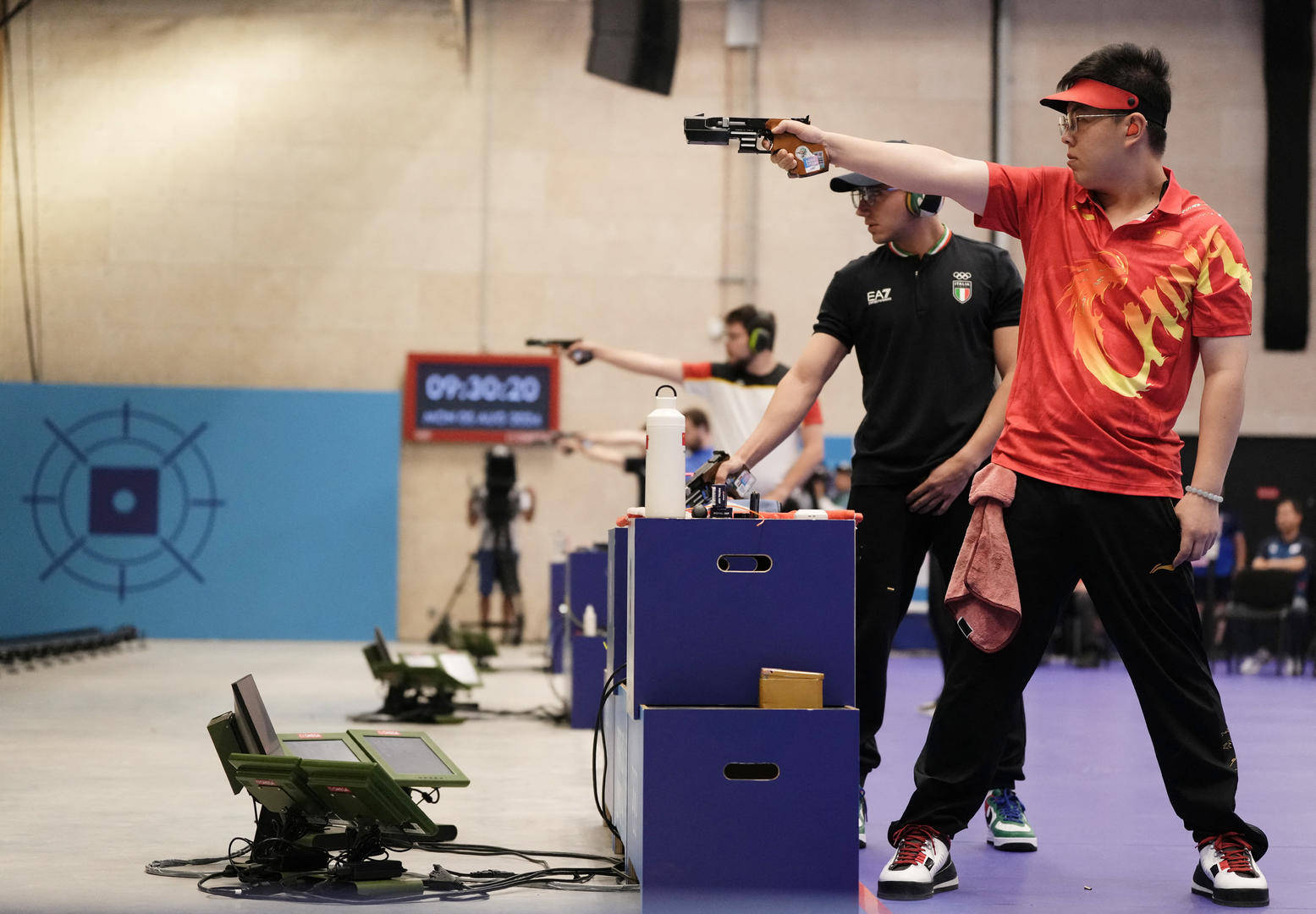 中国队选手李越宏在巴黎奥运会男子25米手枪速射夺冠_王鑫杰_射击