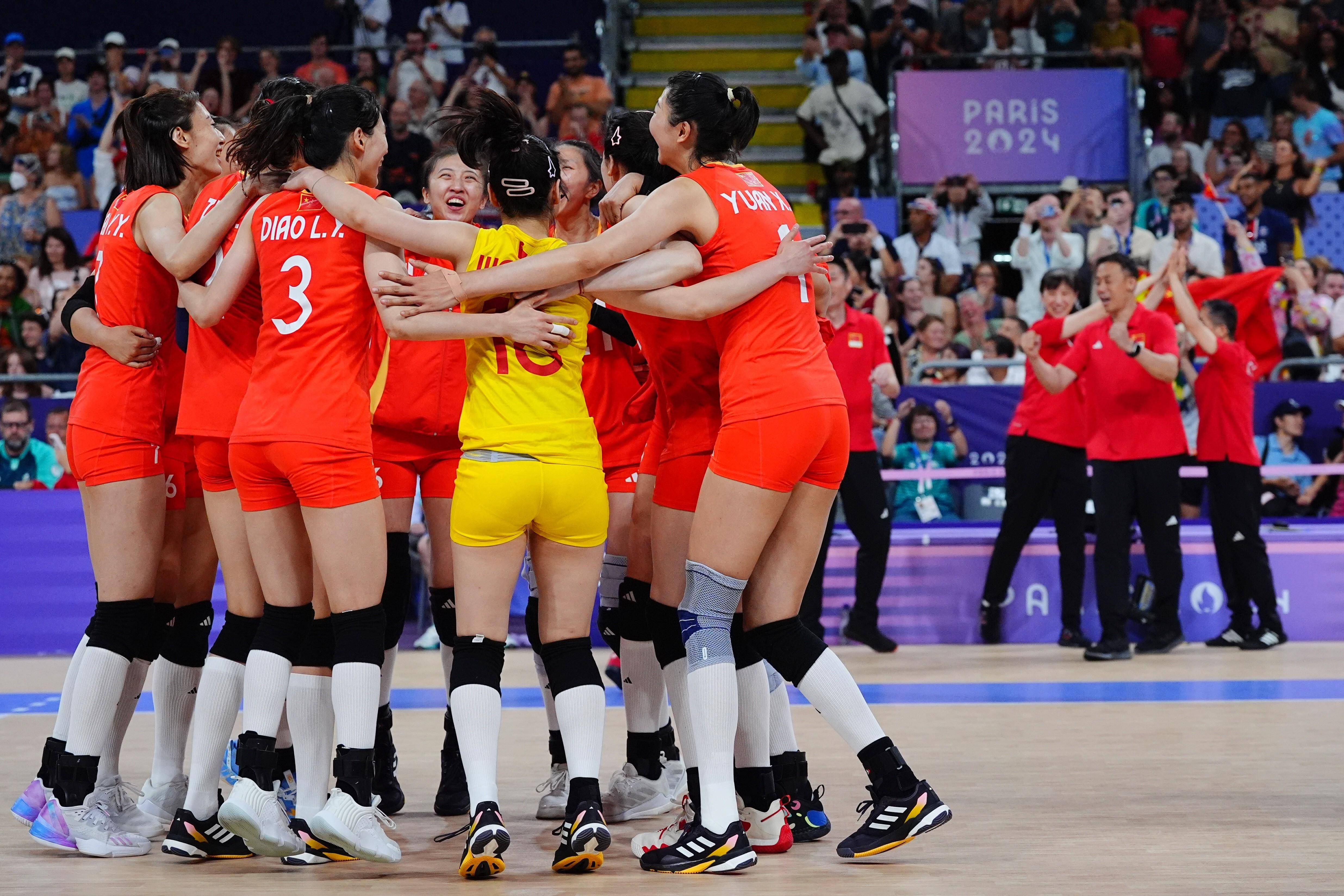 在东京奥运会上,中国女排小组未能出线,排名第9,为过去10届奥运会中