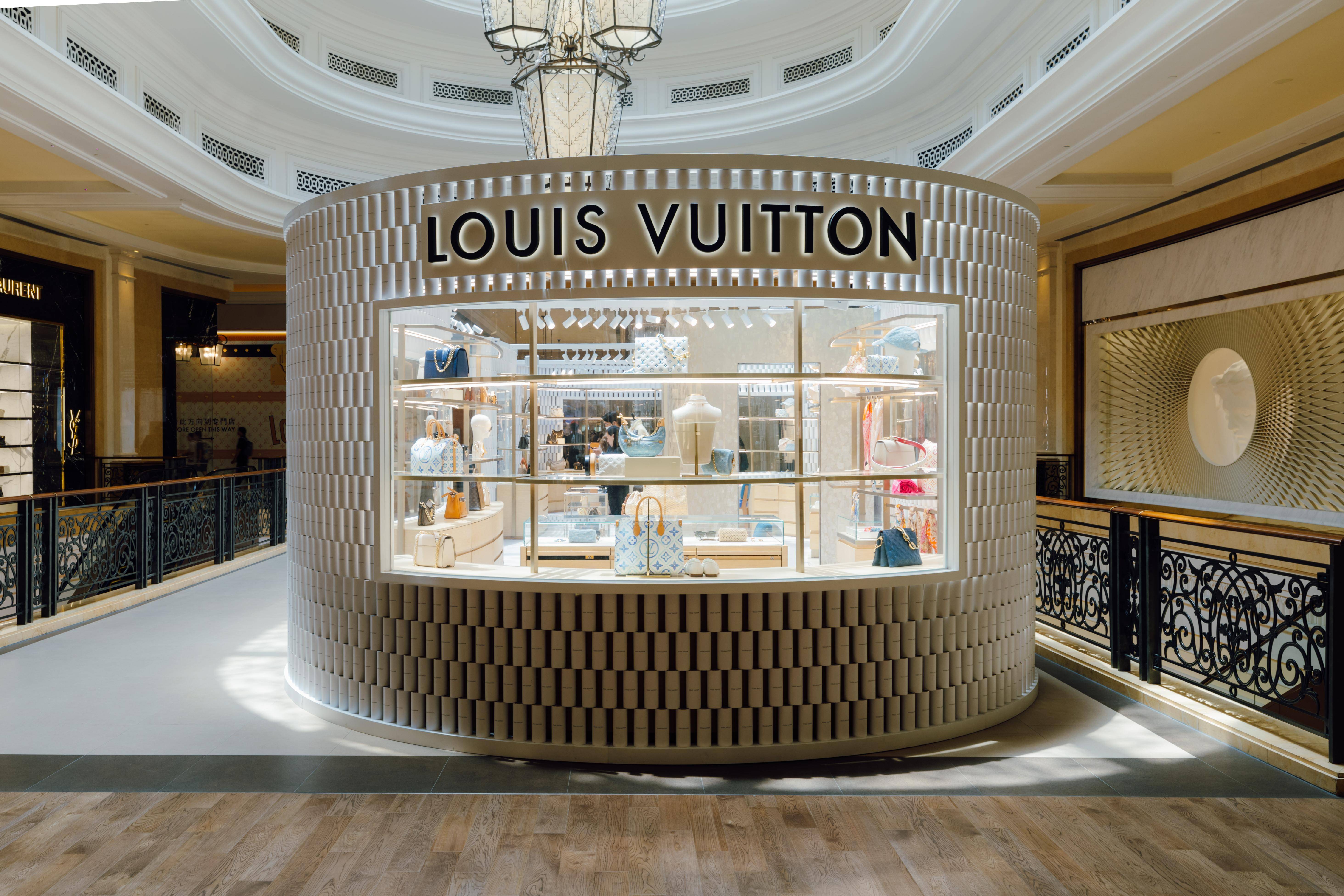 位于四季名店的louis vuitton 限时概念店位于四季名店的louis