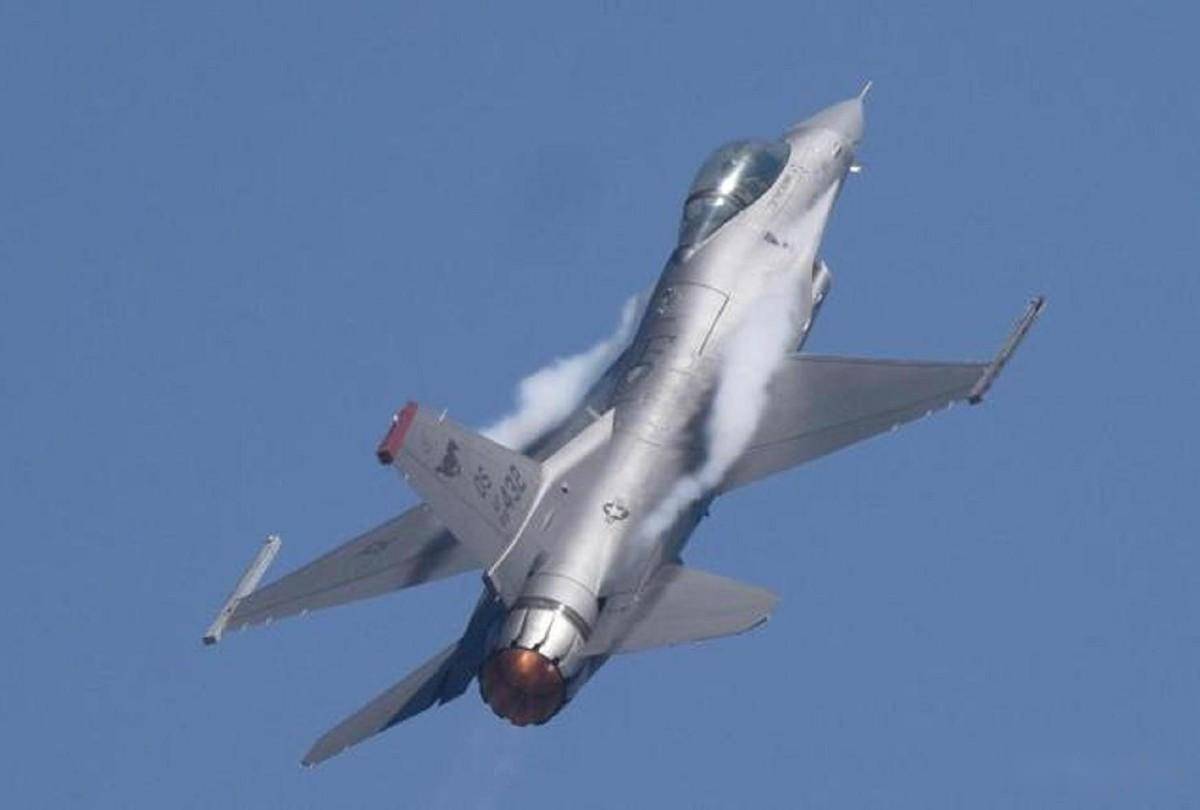 f16战机抵达乌克兰,泽连斯基高调庆祝,俄军面临新挑战?