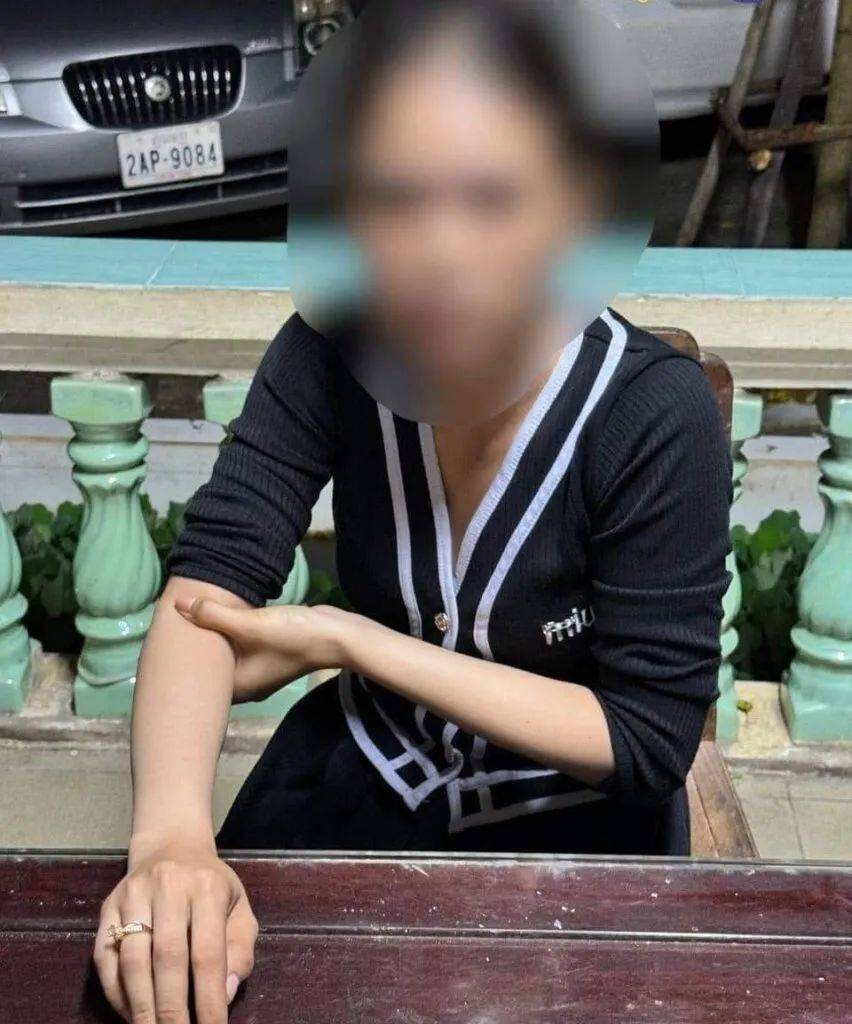 西港6名中国人绑架了他们不改绑架的人,快跑.