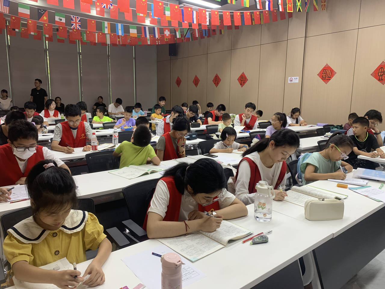 杭州市第二中学团委联合打造的"暑期学习好习惯养成夏令营"第二期开营