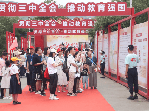 皮皮虾：新澳门内部资料精准大全-长航武汉公安走进武汉市“暑期学堂”开展青少年安全教育活动