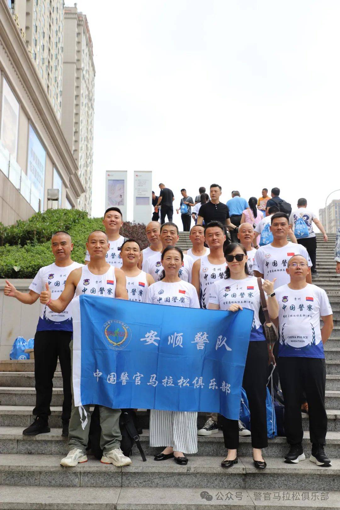 中国警察护跑2024六盘水马拉松