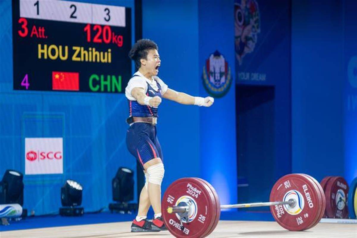 启蒙教练:她是比赛型运动员,希望能超越自我_李志平_举重_桂阳县
