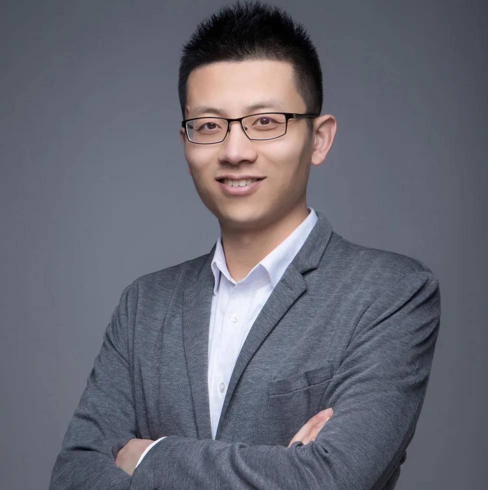 无他,她的履历真的很逆天:本科斯坦福大学,硕士中国人大,目前正在港