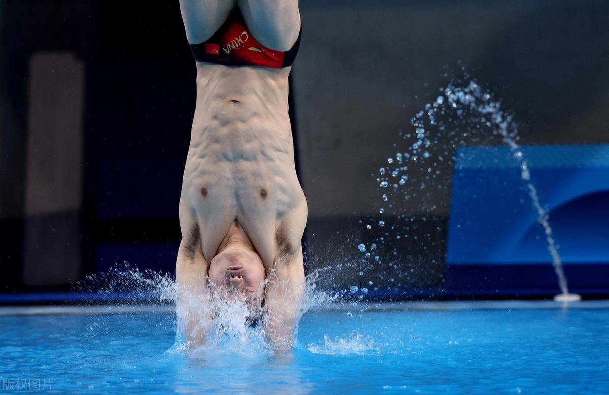 奥运跳水-王宗源超第三名70分 携手谢思埸 挺进男子3米板决赛